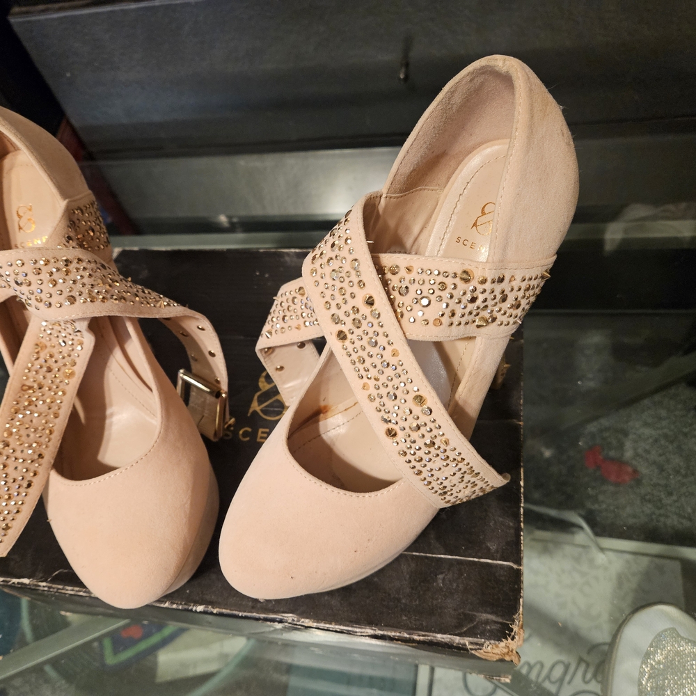 Scene Beige Felt Studded Women's Shoes